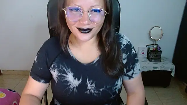 Snapshot of miss_evoleth2 chatting on 06-07-26, 05:00 miss evoleth2 online show from 06-07-26, 05:00