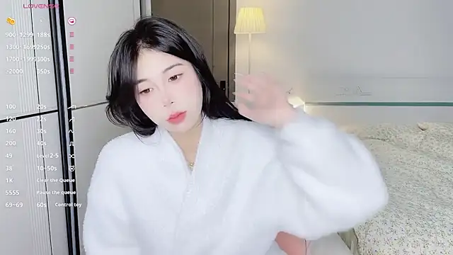 Snapshot of White-Star chatting on 01-18-25, 07:37 White-Star online show from 01-18-25, 07:37