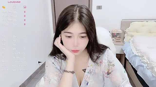 Snapshot of White-Star chatting on 10-30-25, 04:08 White-Star online show from 10-30-25, 04:08