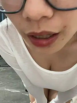 Snapshot of Bella0815 chatting on 12-12-24, 06:47 Bella0815 online show from 12-12-24, 06:47