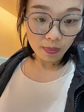 Snapshot of Bella0815 chatting on 12-29-24, 12:23 Bella0815 online show from 12-29-24, 12:23