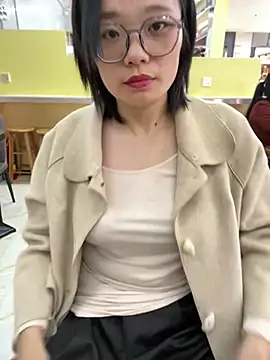 Snapshot of Bella0815 chatting on 03-12-25, 12:04 Bella0815 online show from 03-12-25, 12:04