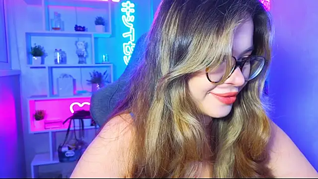 Snapshot of CutiePie3 chatting on 10-05-25, 05:33 CutiePie3 online show from 10-05-25, 05:33