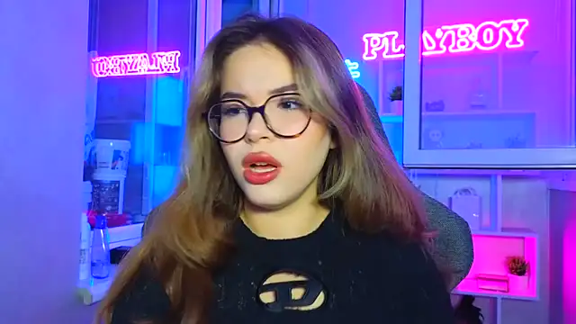 Snapshot of CutiePie3 chatting on 10-06-25, 03:09 CutiePie3 online show from 10-06-25, 03:09