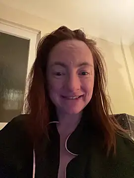 Snapshot of LouiseTswing chatting on 12-22-24, 10:36 LouiseTswing online show from 12-22-24, 10:36