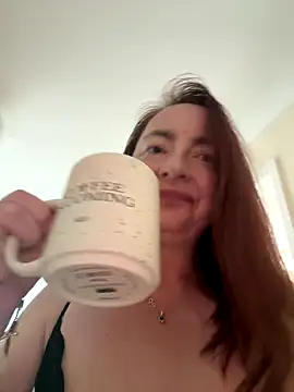 Snapshot of LouiseTswing chatting on 10-03-25, 11:18 LouiseTswing online show from 10-03-25, 11:18