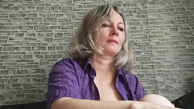 EdithManning online show from 09-30-25, 05:01