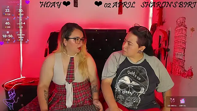 Snapshot of katieeandsharonn chatting on 03-31-26, 01:55 katieeandsharonn online show from 03-31-26, 01:55
