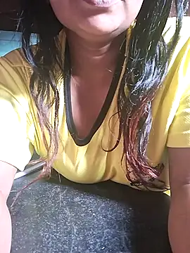 Snapshot of Hot-Anuska chatting on 03-21-25, 10:28 Hot-Anuska online show from 03-21-25, 10:28