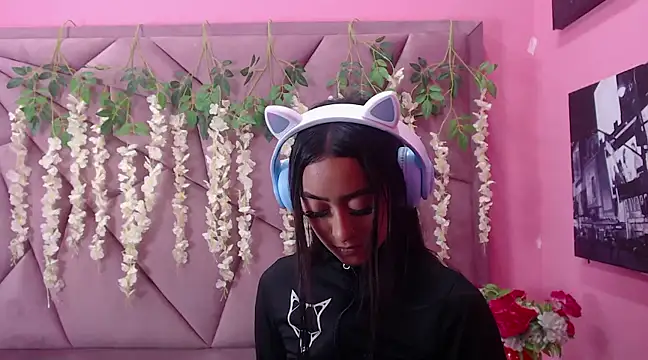 Miaa Thopmson online show from 02-19-25, 04:12