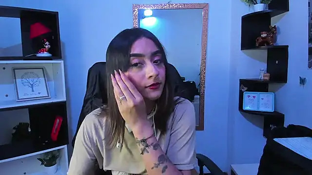 Miaa Thopmson online show from 10-28-25, 09:28