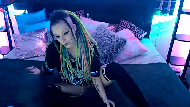 Snapshot of EdgesOfReality chatting on 12-16-25, 08:25 EdgesOfReality online show from 12-16-25, 08:25