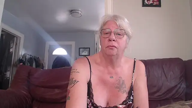 canadiancougar1965 online show from 02-06-25, 09:28