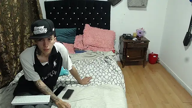 Snapshot of Kitty_and_jake chatting on 12-13-24, 07:58 Kitty and jake online show from 12-13-24, 07:58