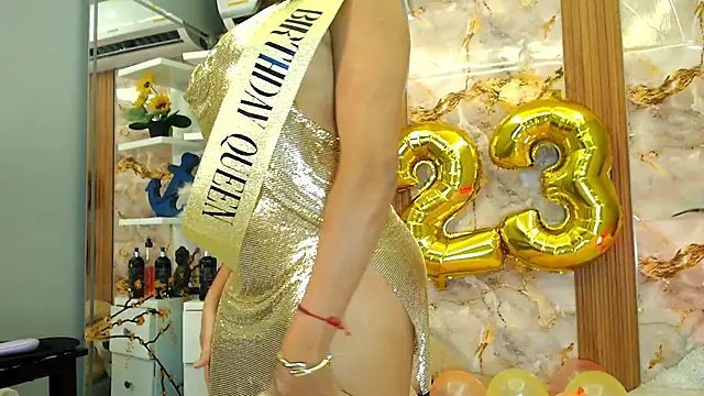 zoey-fox online show from 12-01-25, 11:32