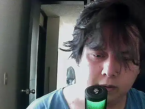 Snapshot of aixs93 chatting on 10-27-25, 12:20 aixs93 online show from 10-27-25, 12:20