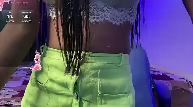 Snapshot of Snappy_girl chatting on 01-18-25, 11:32 Snappy girl online show from 01-18-25, 11:32