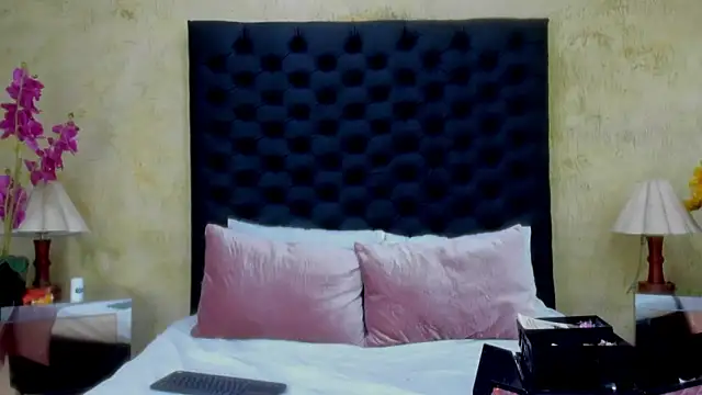 NahomiWhitel online show from 02-24-26, 12:58