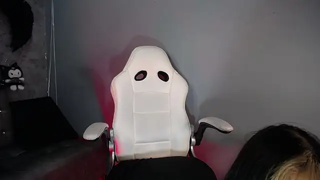 Snapshot of amelierouss chatting on 10-25-25, 02:19 amelierouss online show from 10-25-25, 02:19