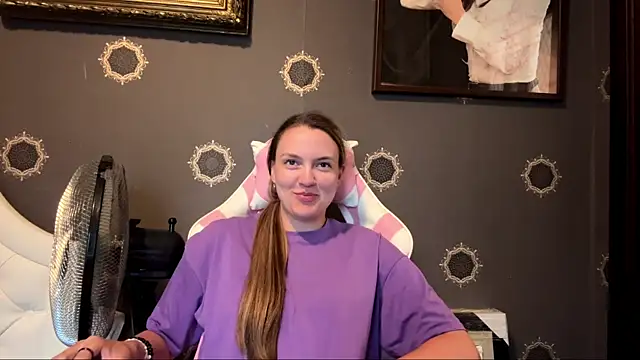 Snapshot of NoreenBunton chatting on 07-16-26, 04:35 NoreenBunton online show from 07-16-26, 04:35