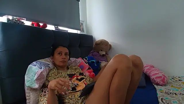 gracekelly12 online show from 10-23-25, 01:43