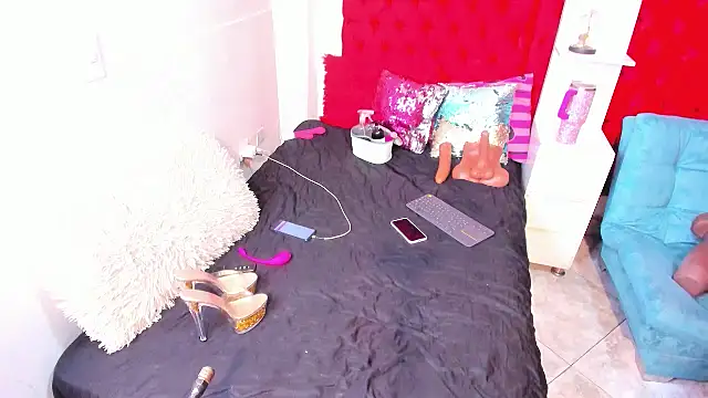 larafoxter online show from 06-07-26, 03:32