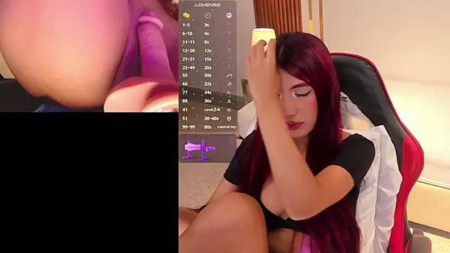 Snapshot of MiaVoss chatting on 11-26-25, 10:00 MiaVoss online show from 11-26-25, 10:00