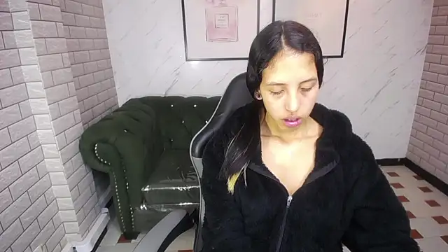 Snapshot of Samara_v_ chatting on 12-07-24, 09:39 Samara v online show from 12-07-24, 09:39