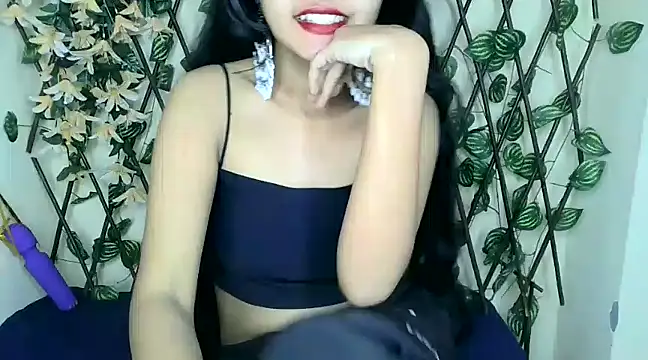 Snapshot of SUZY_FROMUS chatting on 02-06-25, 08:13 SUZY FROMUS online show from 02-06-25, 08:13