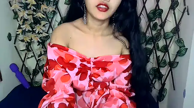 Snapshot of SUZY_FROMUS chatting on 02-07-25, 08:42 SUZY FROMUS online show from 02-07-25, 08:42