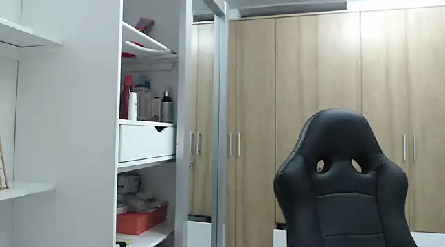 Snapshot of RoxanaLove9 chatting on 01-02-25, 04:20 RoxanaLove9 online show from 01-02-25, 04:20