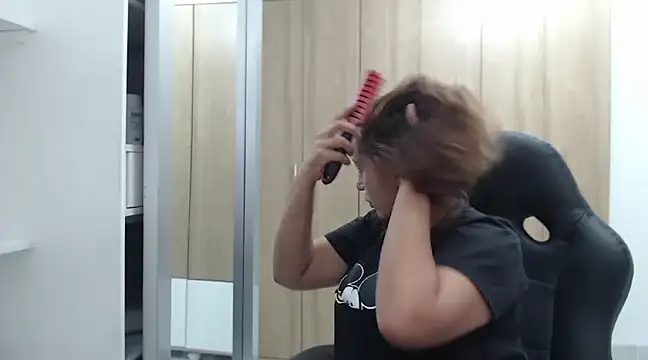 Snapshot of RoxanaLove9 chatting on 01-04-25, 08:27 RoxanaLove9 online show from 01-04-25, 08:27