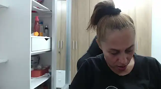 Snapshot of RoxanaLove9 chatting on 01-04-25, 11:59 RoxanaLove9 online show from 01-04-25, 11:59