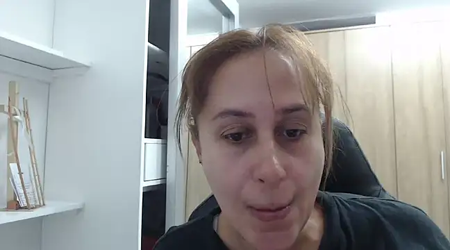 Snapshot of RoxanaLove9 chatting on 01-12-25, 01:11 RoxanaLove9 online show from 01-12-25, 01:11