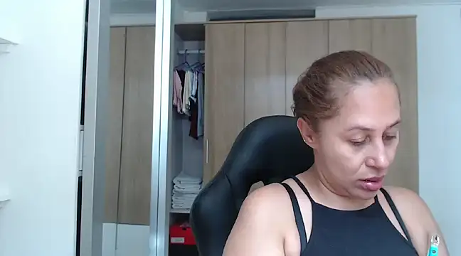 Snapshot of RoxanaLove9 chatting on 01-21-25, 06:34 RoxanaLove9 online show from 01-21-25, 06:34