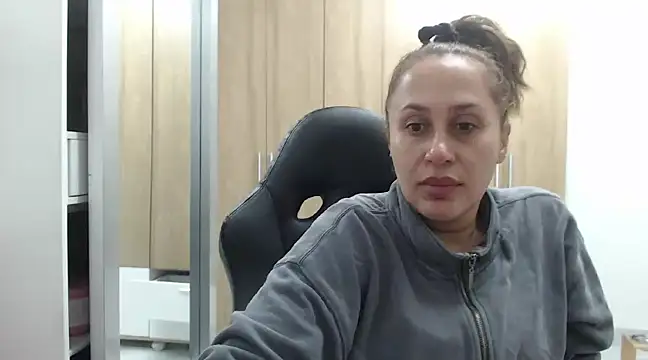 Snapshot of RoxanaLove9 chatting on 02-09-25, 03:43 RoxanaLove9 online show from 02-09-25, 03:43