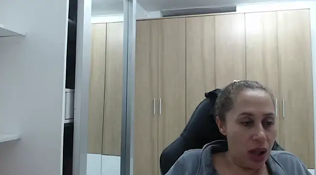 Snapshot of RoxanaLove9 chatting on 02-13-25, 12:13 RoxanaLove9 online show from 02-13-25, 12:13