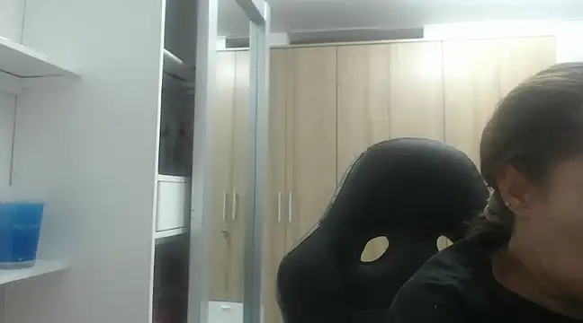 Snapshot of RoxanaLove9 chatting on 02-27-25, 01:48 RoxanaLove9 online show from 02-27-25, 01:48