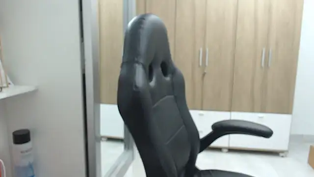 Snapshot of RoxanaLove9 chatting on 03-22-25, 11:20 RoxanaLove9 online show from 03-22-25, 11:20