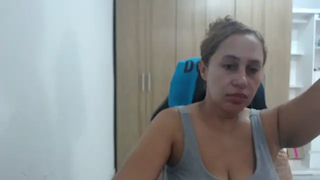 Snapshot of RoxanaLove9 chatting on 10-10-25, 09:47 RoxanaLove9 online show from 10-10-25, 09:47