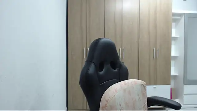 RoxanaLove9 online show from 11-20-25, 01:28