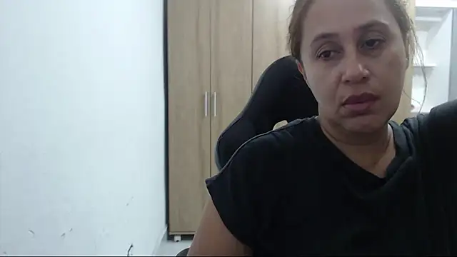 Snapshot of RoxanaLove9 chatting on 06-19-26, 02:16 RoxanaLove9 online show from 06-19-26, 02:16