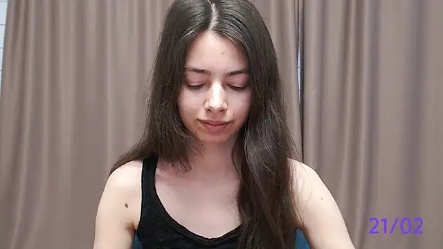 Snapshot of sweet_sweet_angel chatting on 02-21-25, 08:07 sweet sweet angel online show from 02-21-25, 08:07