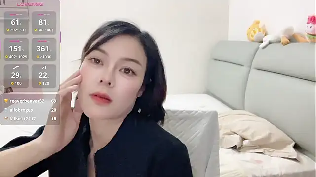 Linda-LL online show from 04-25-26, 01:41