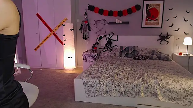 Snapshot of Fay_Dunaway chatting on 10-27-25, 02:10 Fay Dunaway online show from 10-27-25, 02:10