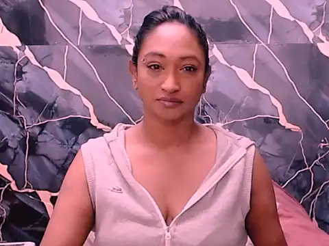 Snapshot of indianspicey chatting on 10-01-25, 11:00 indianspicey online show from 10-01-25, 11:00