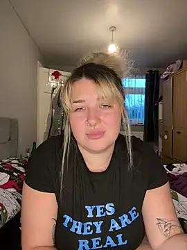 Snapshot of Curvy_Rosie99 chatting on 12-02-24, 03:47 Curvy Rosie99 online show from 12-02-24, 03:47