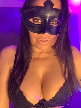 Snapshot of vicvictoriax chatting on 11-16-25, 10:04 vicvictoriax online show from 11-16-25, 10:04