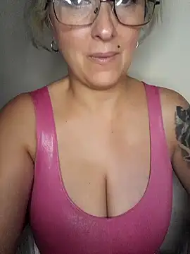 Snapshot of DesireSatler chatting on 12-20-24, 01:58 DesireSatler online show from 12-20-24, 01:58