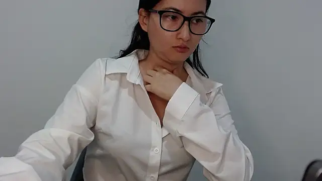 Snapshot of vanna_9 chatting on 10-18-25, 04:19 vanna 9 online show from 10-18-25, 04:19